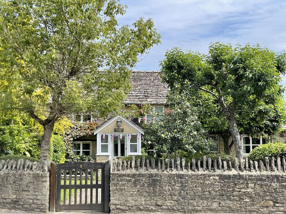 Sunnyside Cottage 10937791 — Bampton