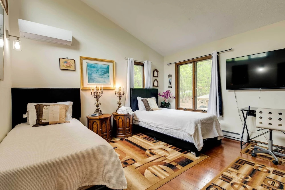 Albrightsville Family Hideaway w Private Hot Tub — hotel in Towamensing Trails