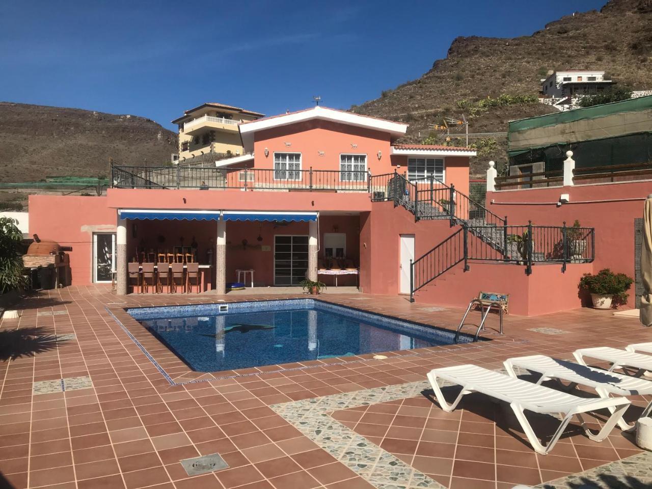 Villa Paulito El Roque — 4-Star Luxury Hotel in Aguimes, Spain