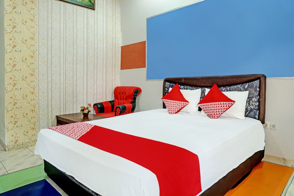 Oyo 92405 Evergreen Hotel & Resto Near Gardu Induk Muara Dua — hotel in Muaradua