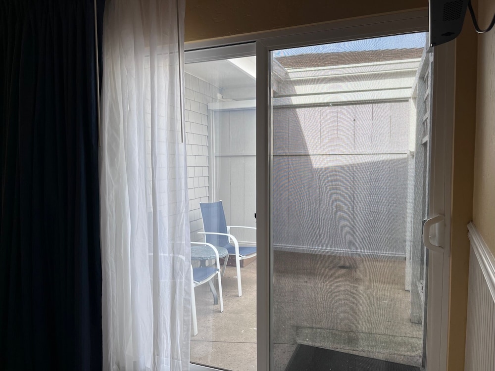 Monterey Bay Lodge - featured photo