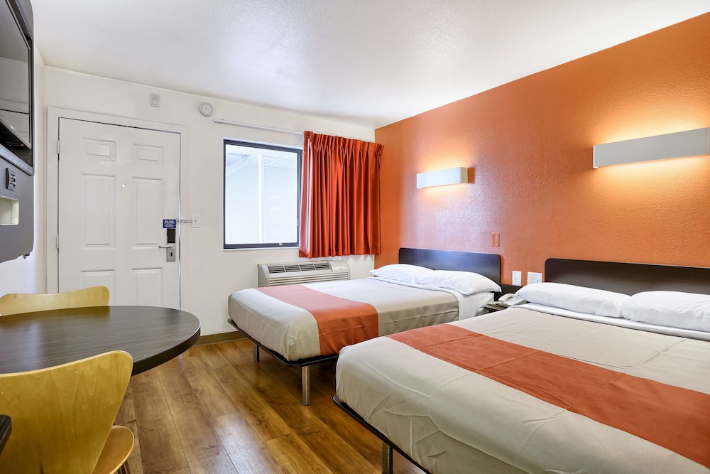 Super 8 by Wyndham Walnut Creek - photo 10