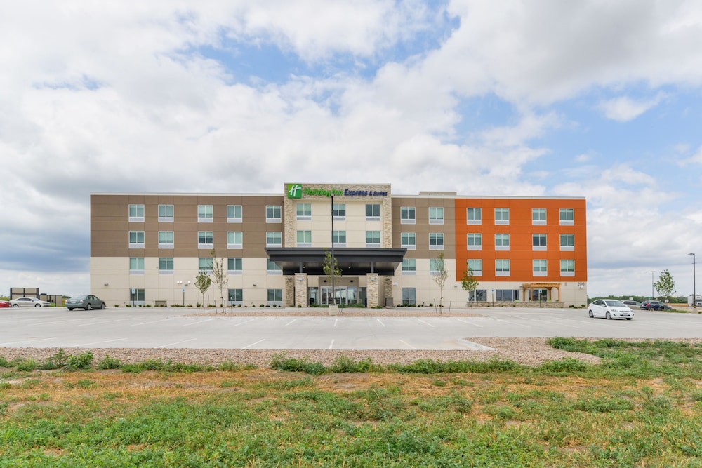 Holiday Inn Express & Suites Ogallala by IHG - photo 54