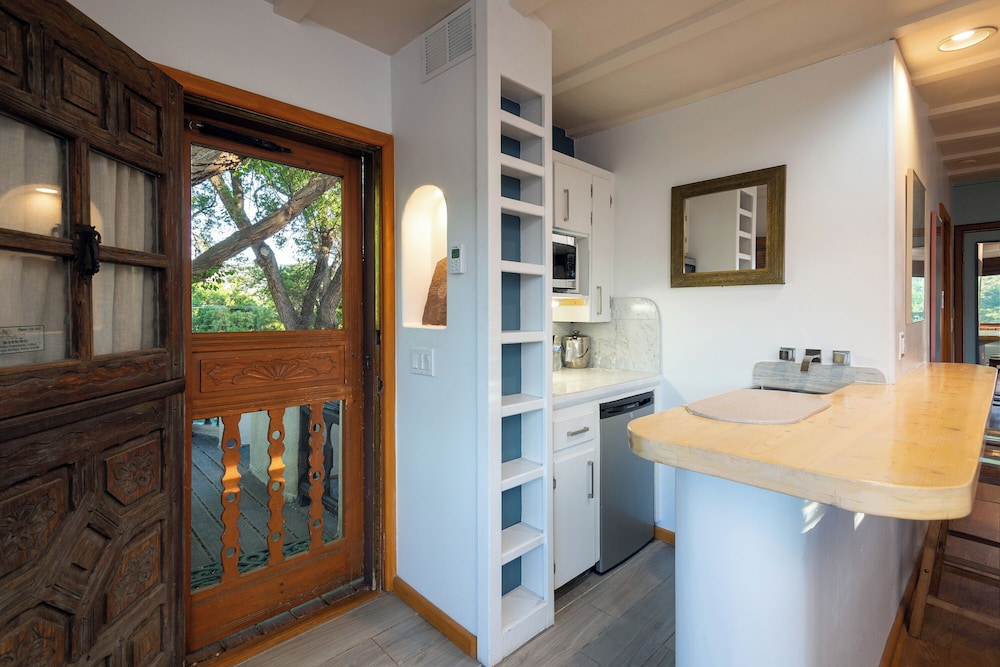 Inn on La Loma Plaza - photo 39