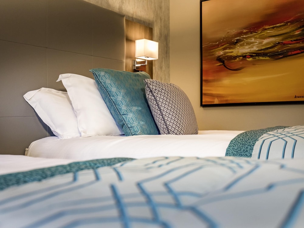 Mercure Milton Keynes Abbey Hill — 4-Star Luxury Hotel in Milton Keynes, United Kingdom
