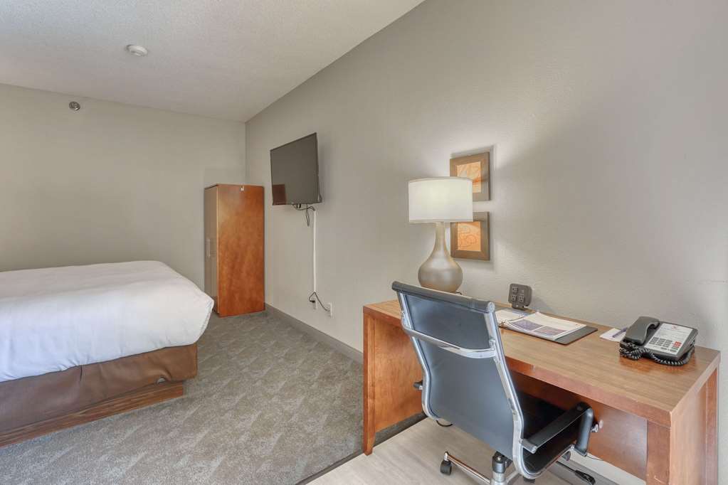 Comfort Suites Appleton Airport - photo 36