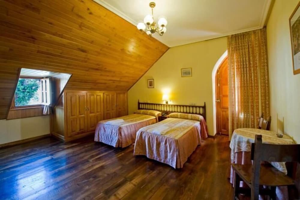 Hotel Restaurante La Casilla — hotel in Cangas Del Narcea