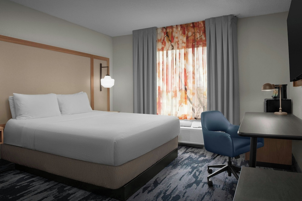 Fairfield Inn & Suites by Marriott Rogers - photo 12