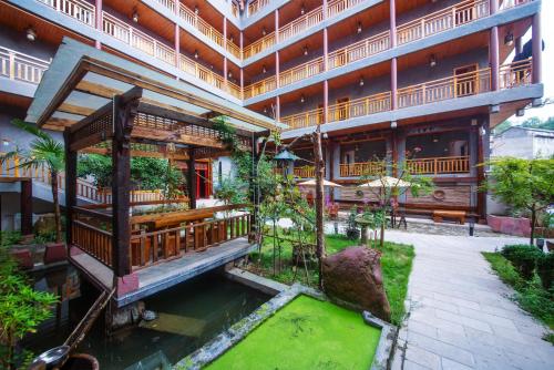 Hongfu Villa Zhangjiajie National Forest Park West Gate — 4-Star Luxury Hotel in Zhangjiajie, People's Republic of China