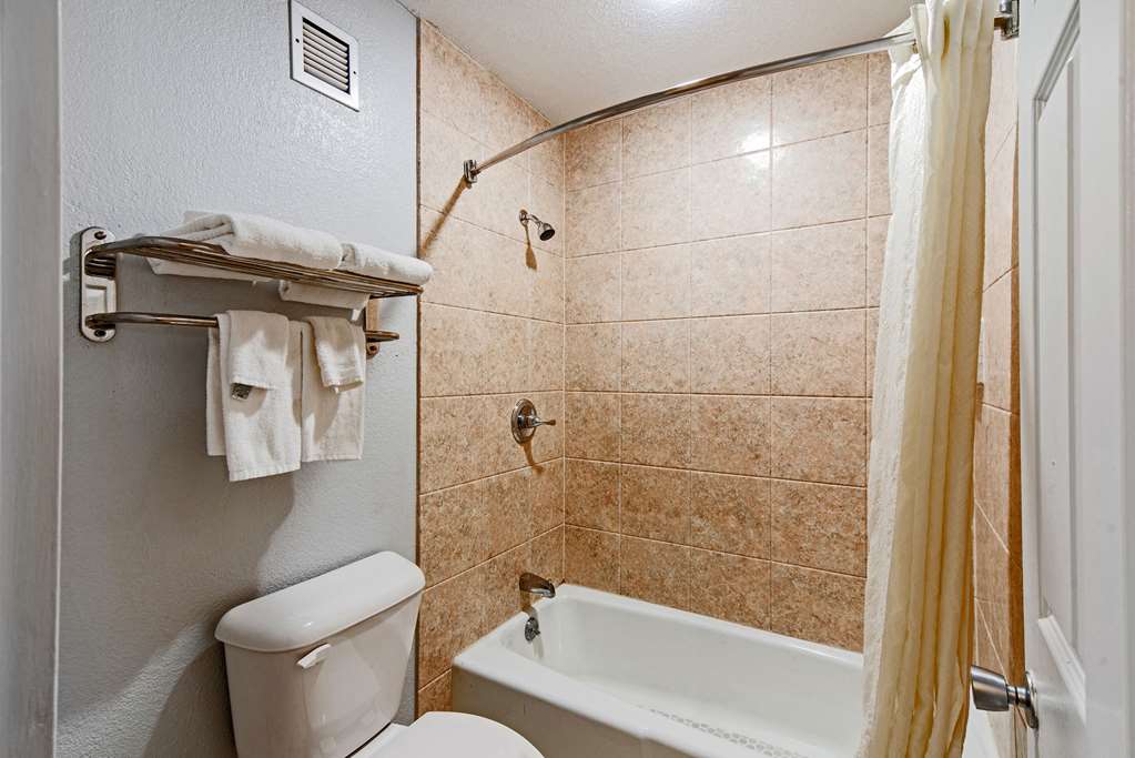 Econo Lodge And Suites Bricktown - photo 27