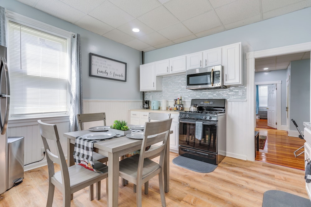 Updated Apt w Shared Yard: Near World Cup Boston — 4-Star Luxury Hotel in Stoughton, United States