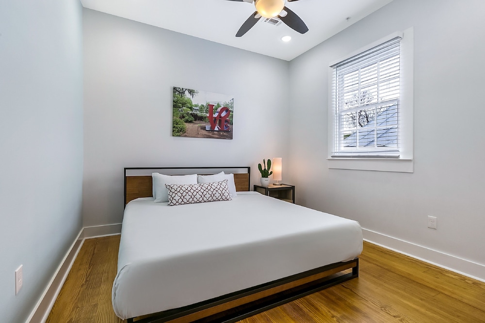 Newly Renovated 4BD Penthouse - photo 4