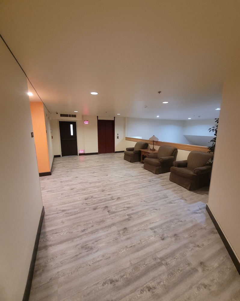 Super 8 by Wyndham Show Low - photo 27