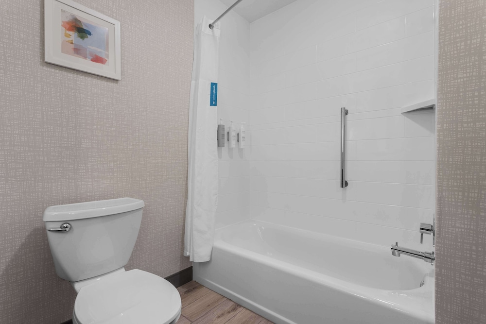 Hampton Inn & Suites Lincoln Northeast I 80 - photo 18
