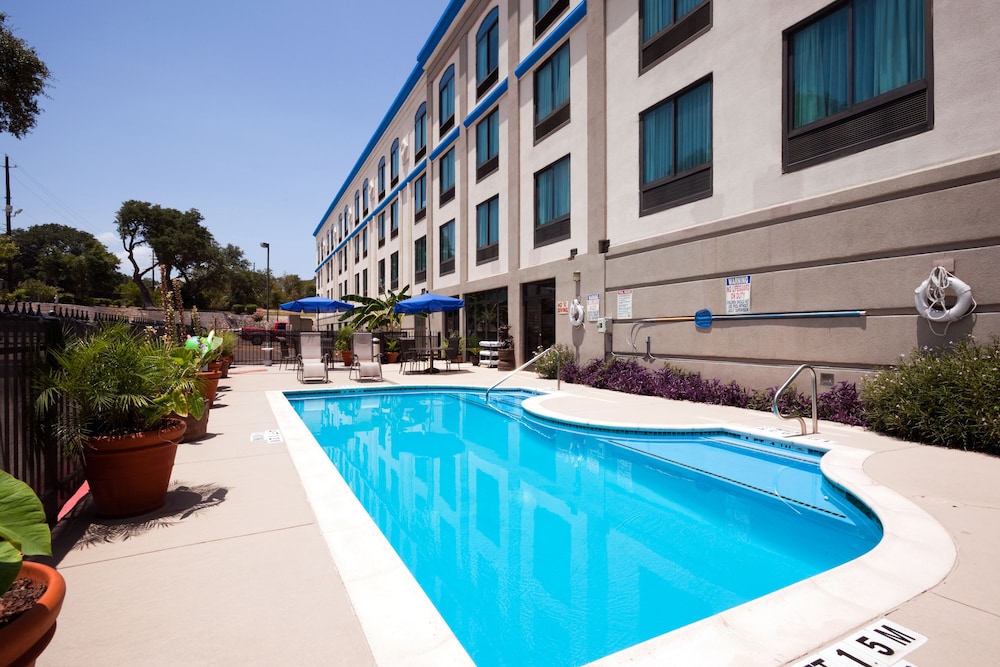 Holiday Inn Express & Suites Austin North Central by IHG - photo 20