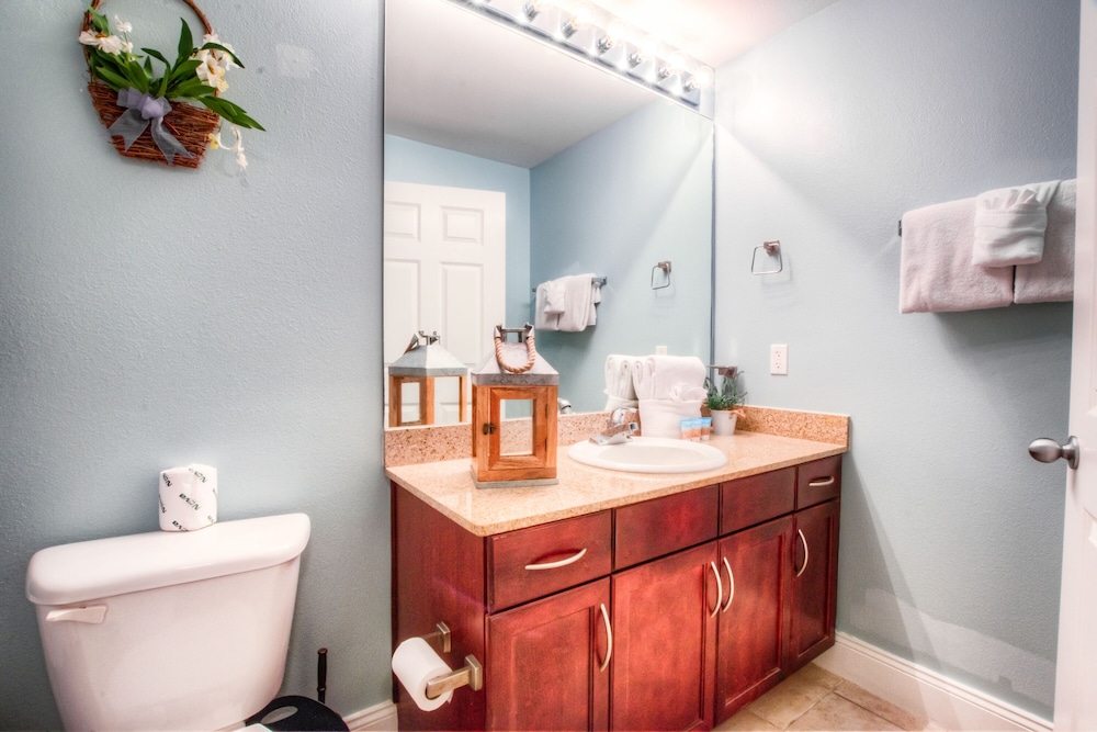 Laketown Wharf Resort by Aneliya's Rentals - photo 736