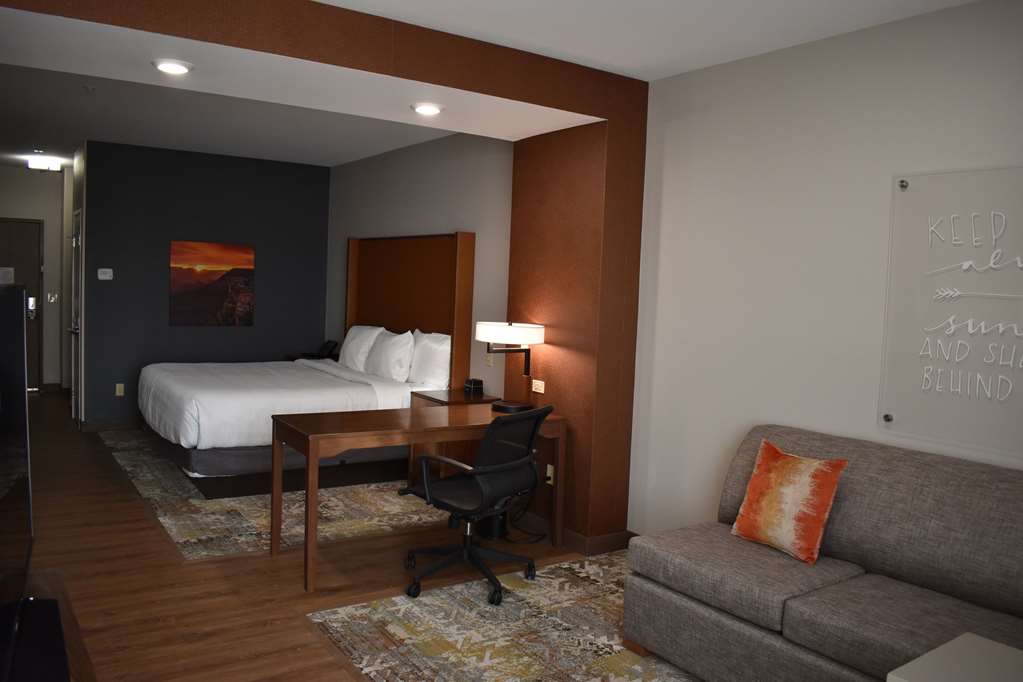La Quinta Inn & Suites by Wyndham Flagstaff East I - photo 17