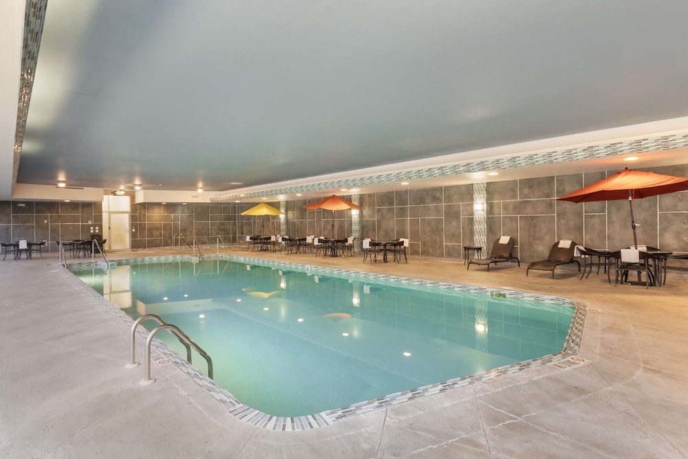 Best Western Plus Milwaukee West - photo 40