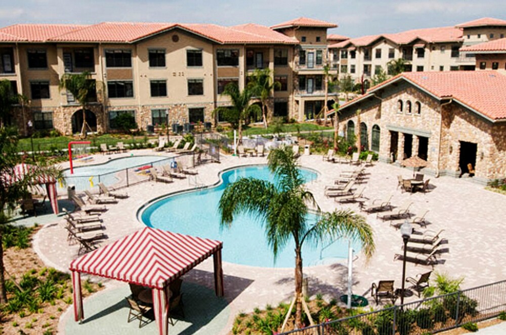 3 Bedroom Condo at Bella Piazza — 4-Star Luxury Hotel in Davenport, United States