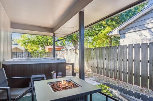 HotTub Cinema & Games in a Quiet Neighborhood in Wichita, United States