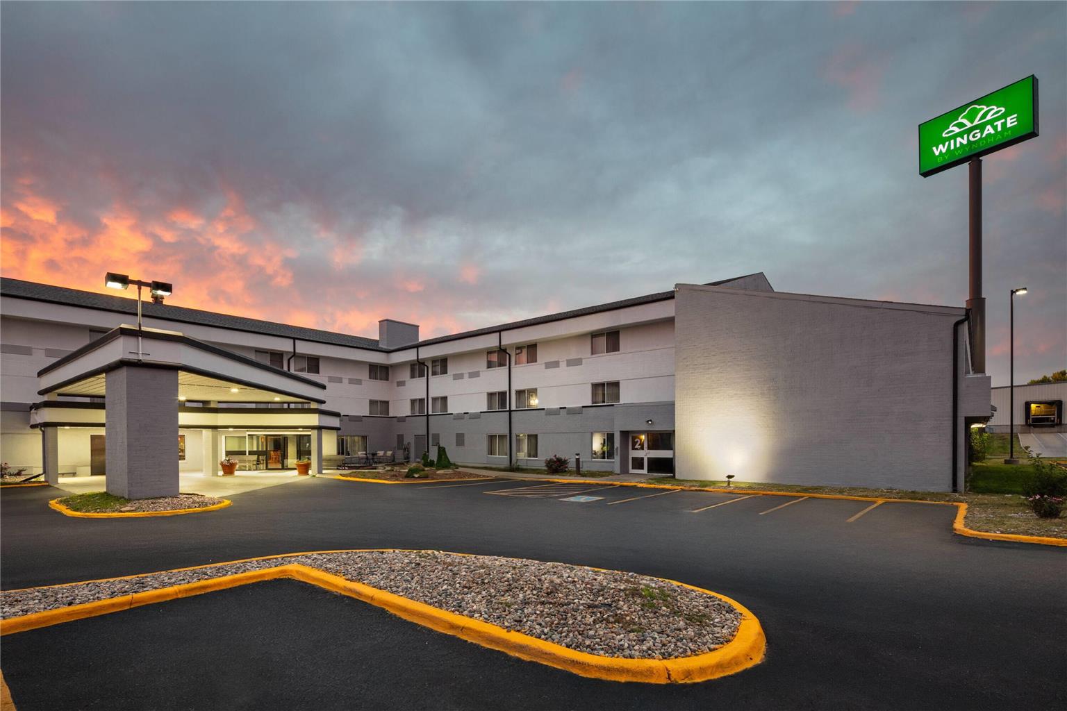 Wingate by Wyndham Lincoln Airport East I 80 - photo 3