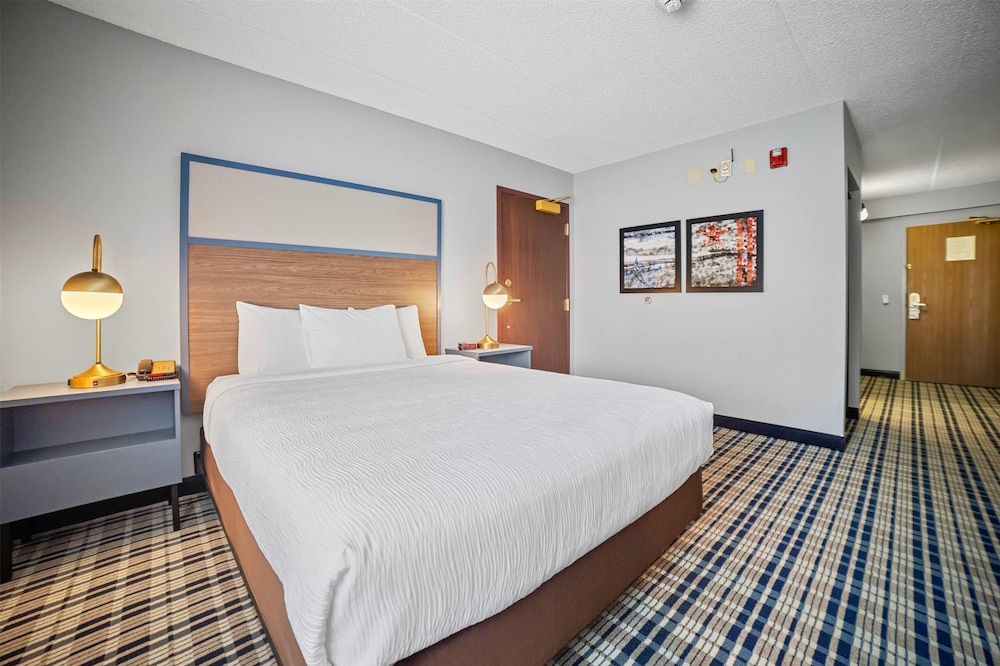 AmericInn by Wyndham Beloit - photo 18