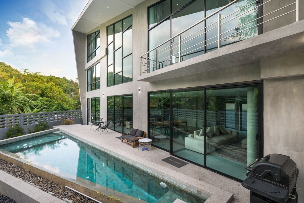 Luxury 3 Bedroom Pool Villa Angle — 4-Star Luxury Hotel in Phuket, Thailand