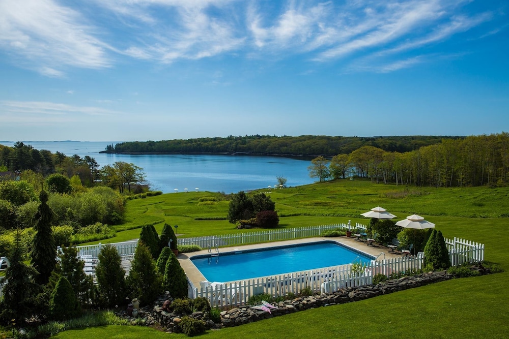 Strawberry Hill Seaside Inn - featured photo