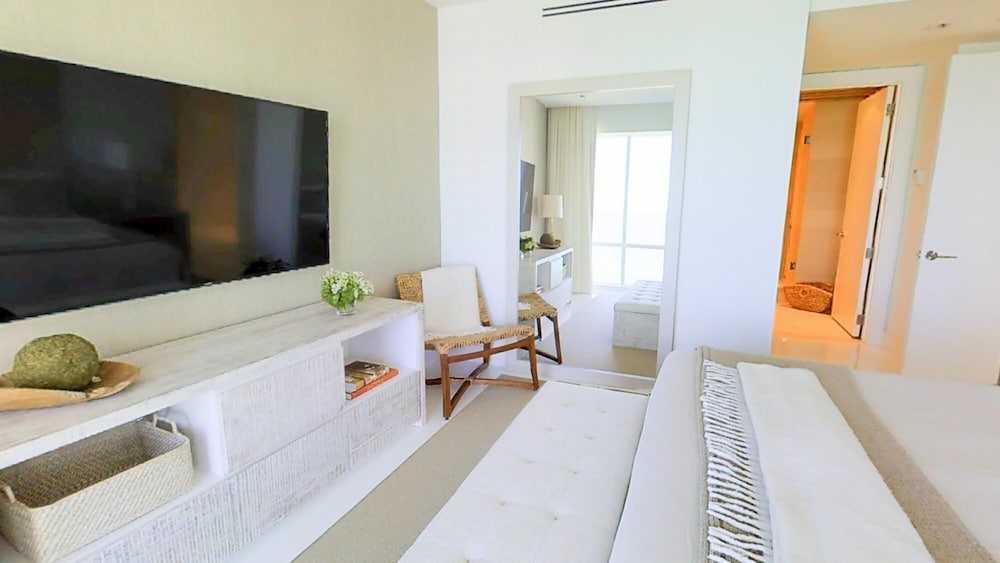 Ultra Luxe Direct Ocean Penthouse at 1 Hotel - photo 3