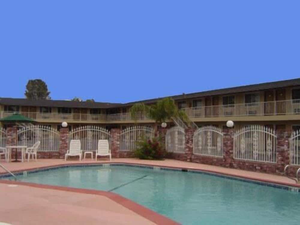 Sunset Inn Lake Oroville - photo 7