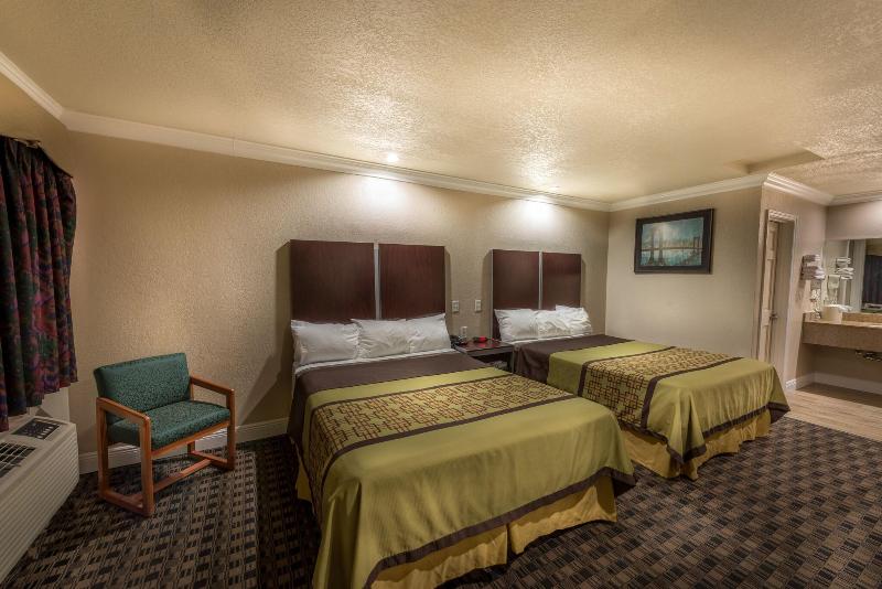 Edgewater Inn Reedley - photo 30