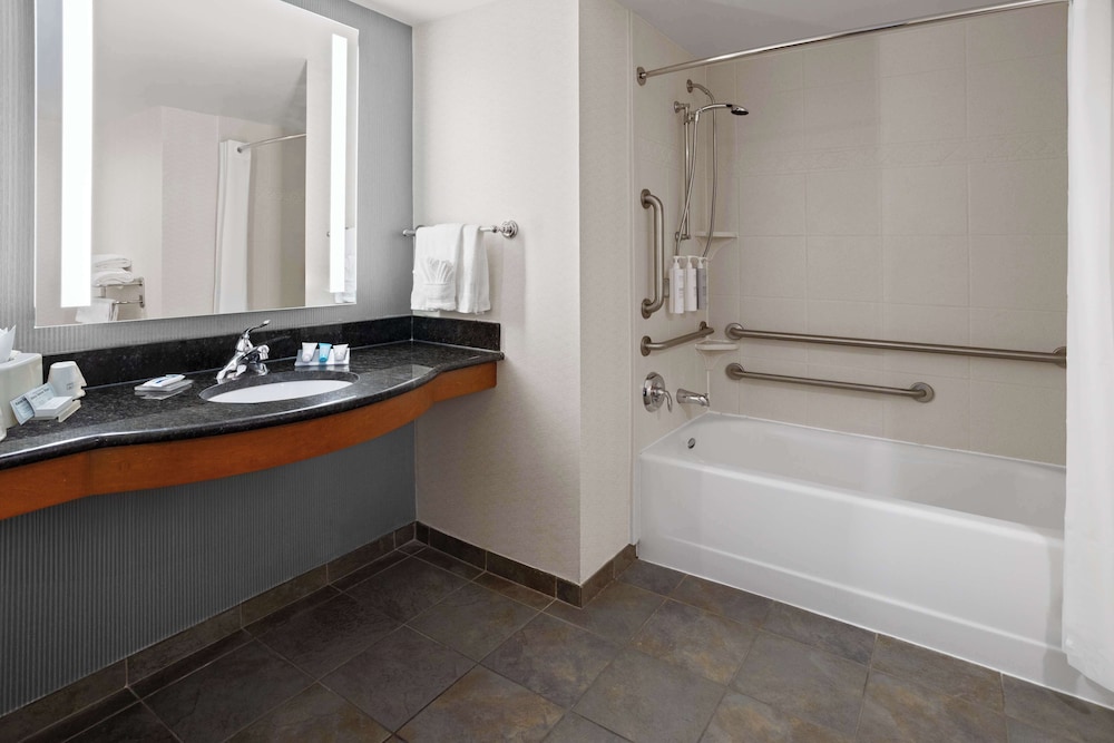 Hilton Garden Inn Milford - photo 24