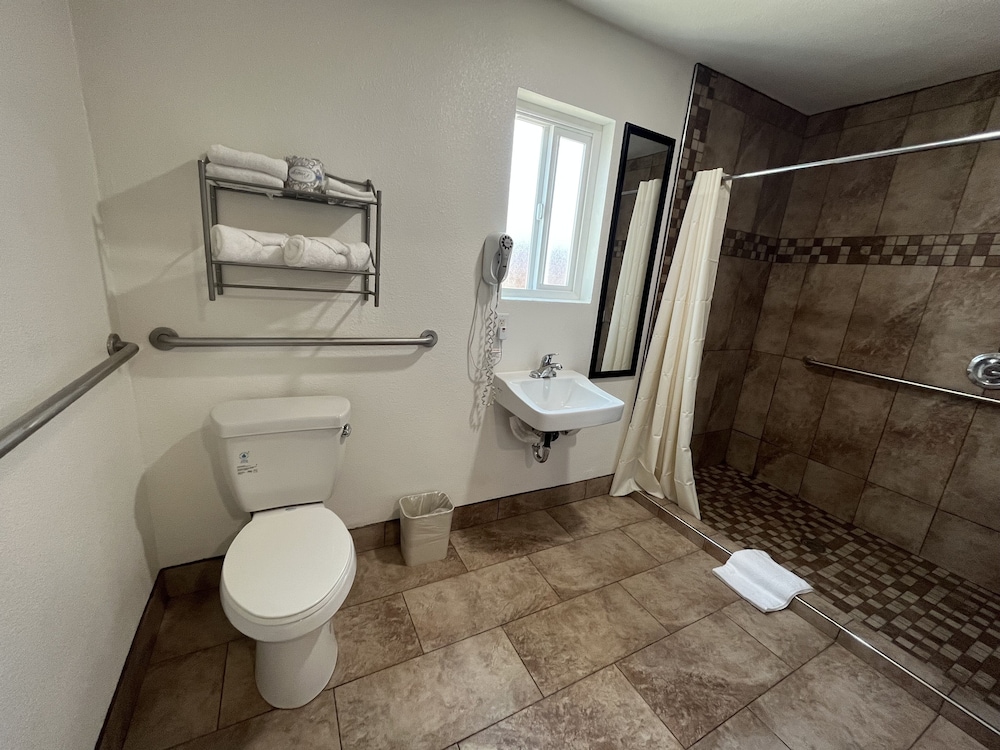 American Inn Grover Beach - photo 22