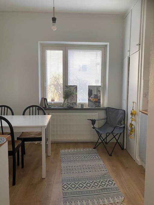 Parvekkeellinen Yksio Kastussa Erillinen Keittio in Turku, Finland