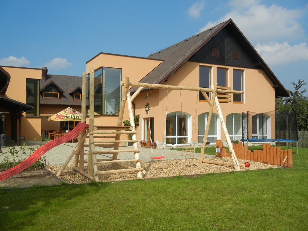 Slunny dvur — hotel in Dobruska