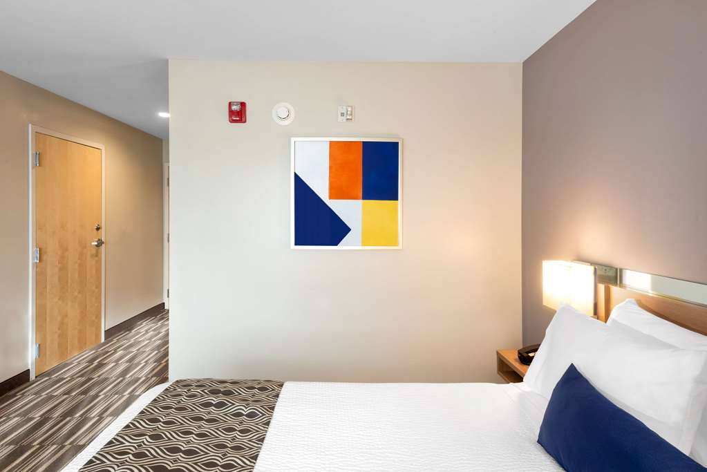 Microtel Inn & Suites by Wyndham Farmington - photo 15