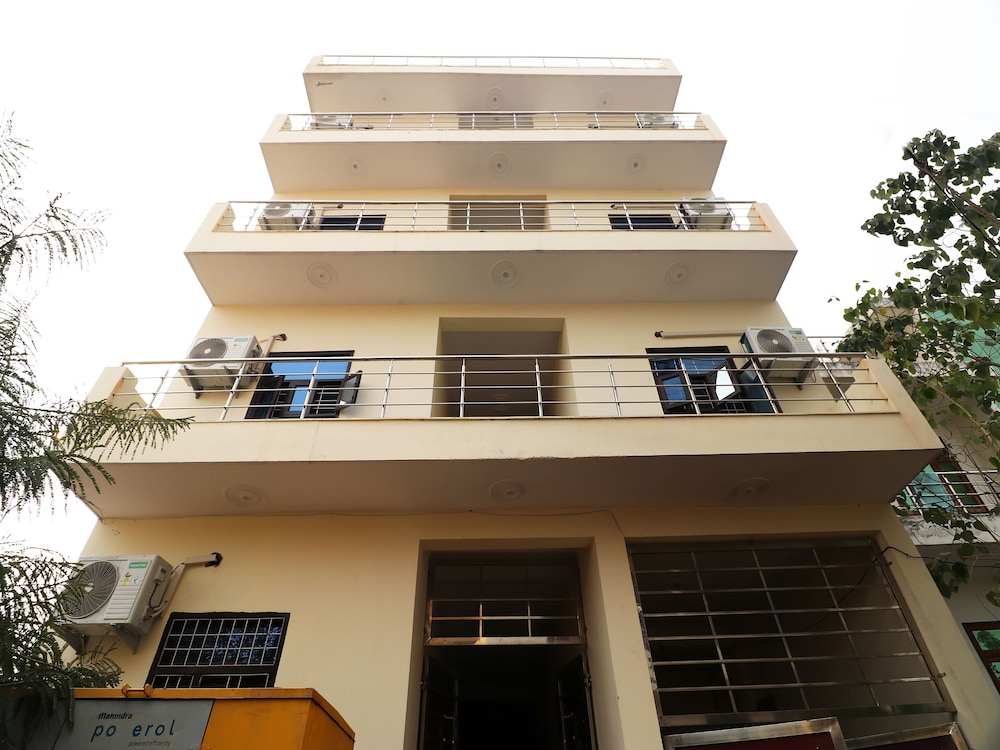OYO 22917 Cgr Residency - last minute hotel in Gurgaon