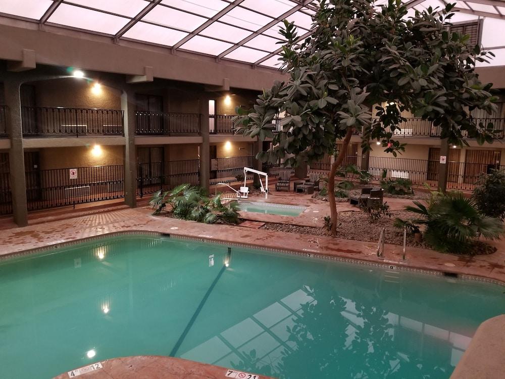Wyndham Albuquerque Hotel & Conference Center - photo 5