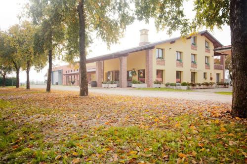 Agriturismo Pituello — 4-Star Luxury Hotel in Talmassons, Italy