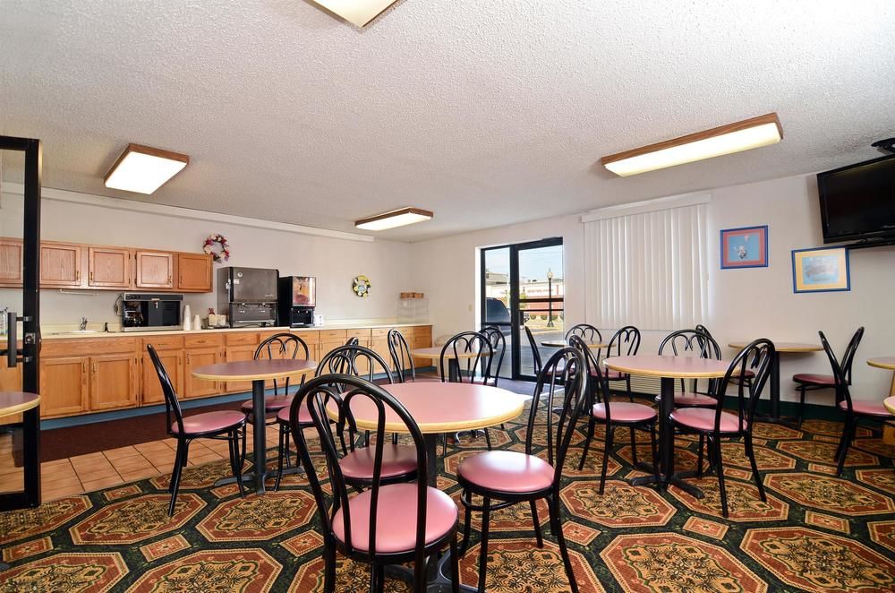 Americas Best Value Inn Bell Tower - photo 17
