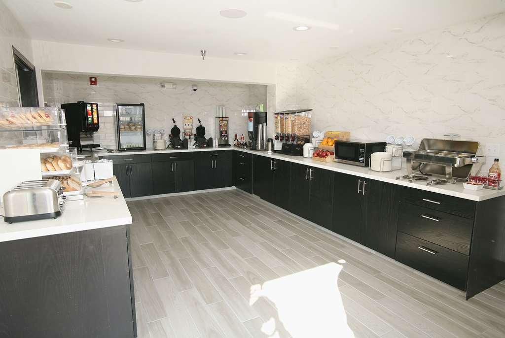 La Quinta Inn & Suites by Wyndham Des Moines West Clive - photo 84