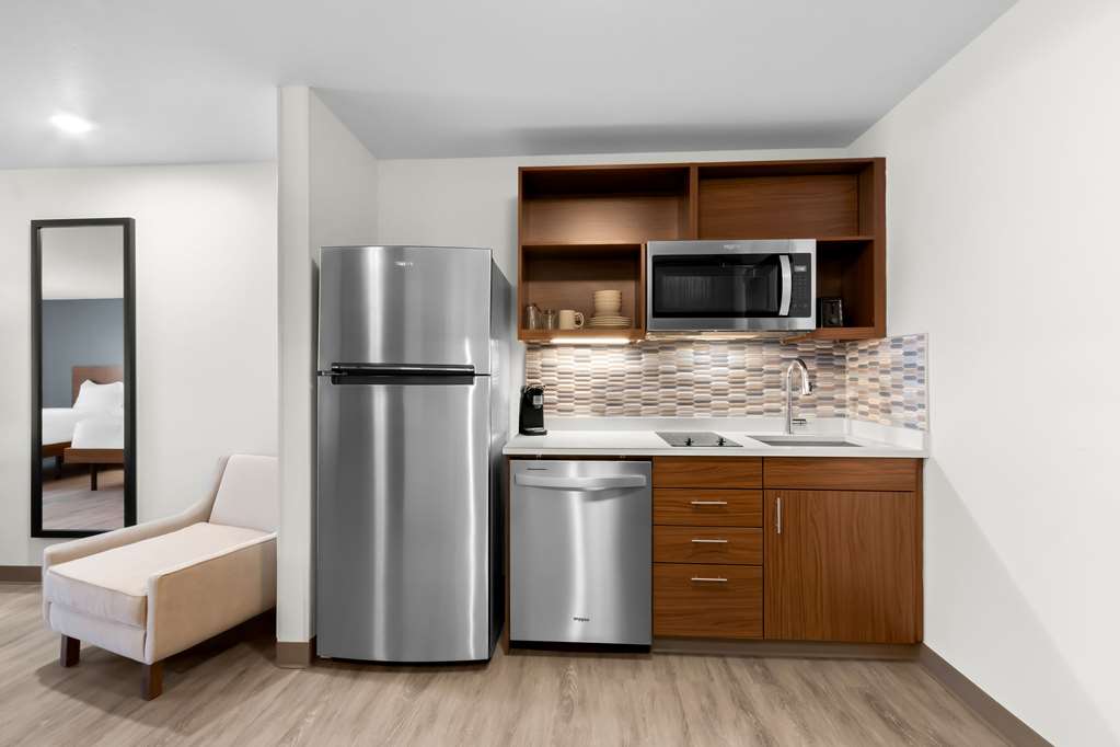 Everhome Suites Glendale Sports Entertainment District - photo 11