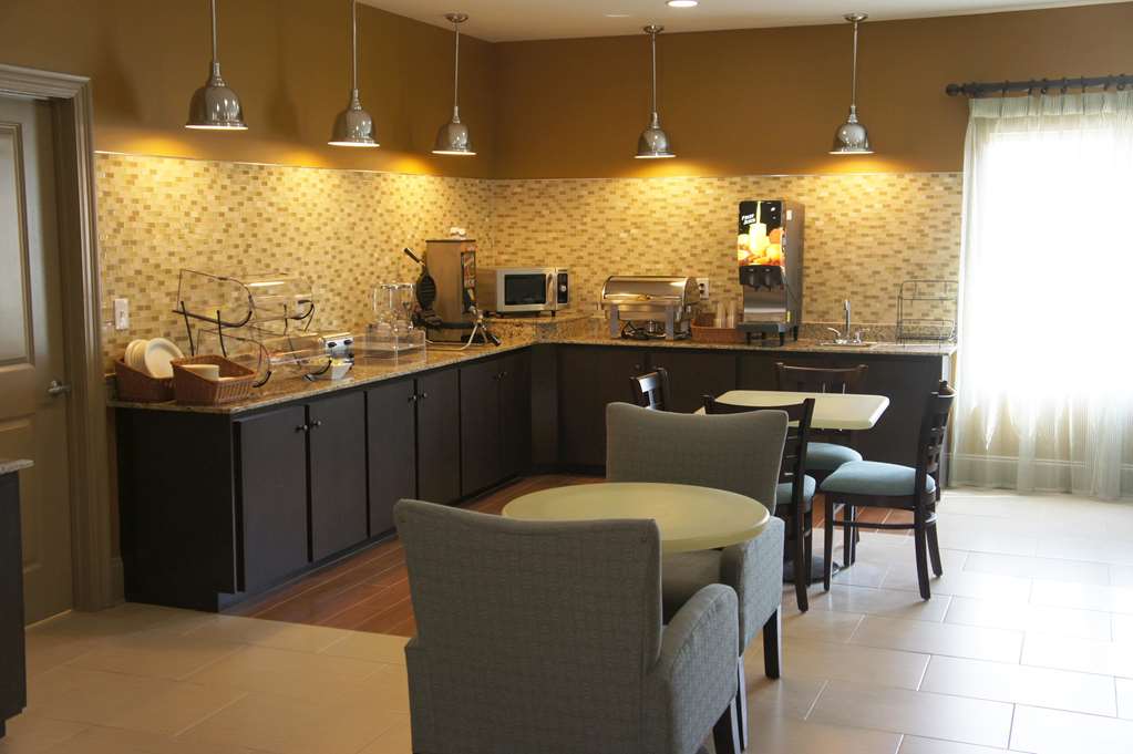 La Quinta Inn & Suites by Wyndham Gonzales LA - photo 45