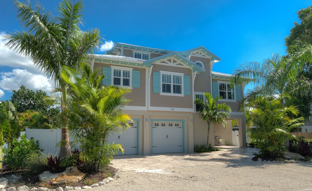 Aqua Cove — 4-Star Luxury Hotel in Anna Maria, United States