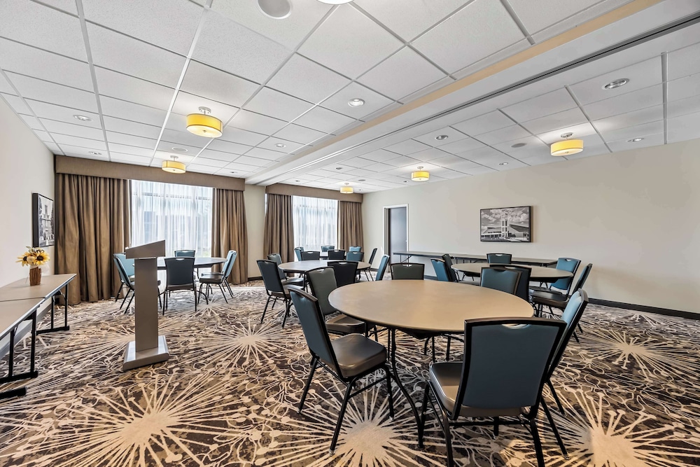 Best Western Plus Bolivar Hotel & Suites - photo 38