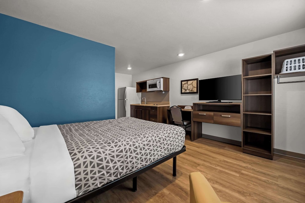 WoodSpring Suites Loves Park Rockford - photo 11