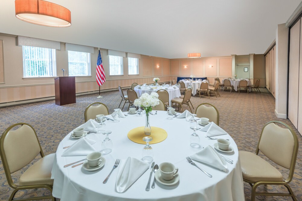 Quality Inn & Suites Hotel West Chester - photo 39