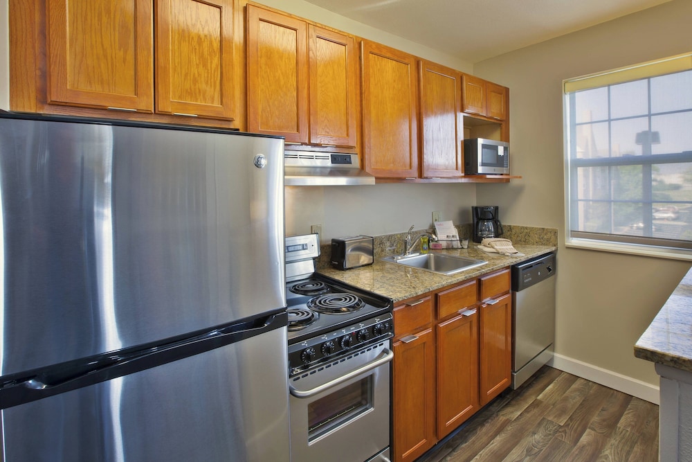 TownePlace Suites Detroit Sterling Heights - photo 14