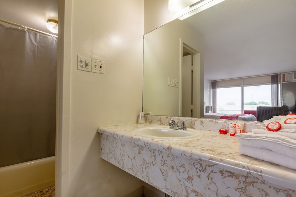 Americas Best Value Inn Rockford - photo 49