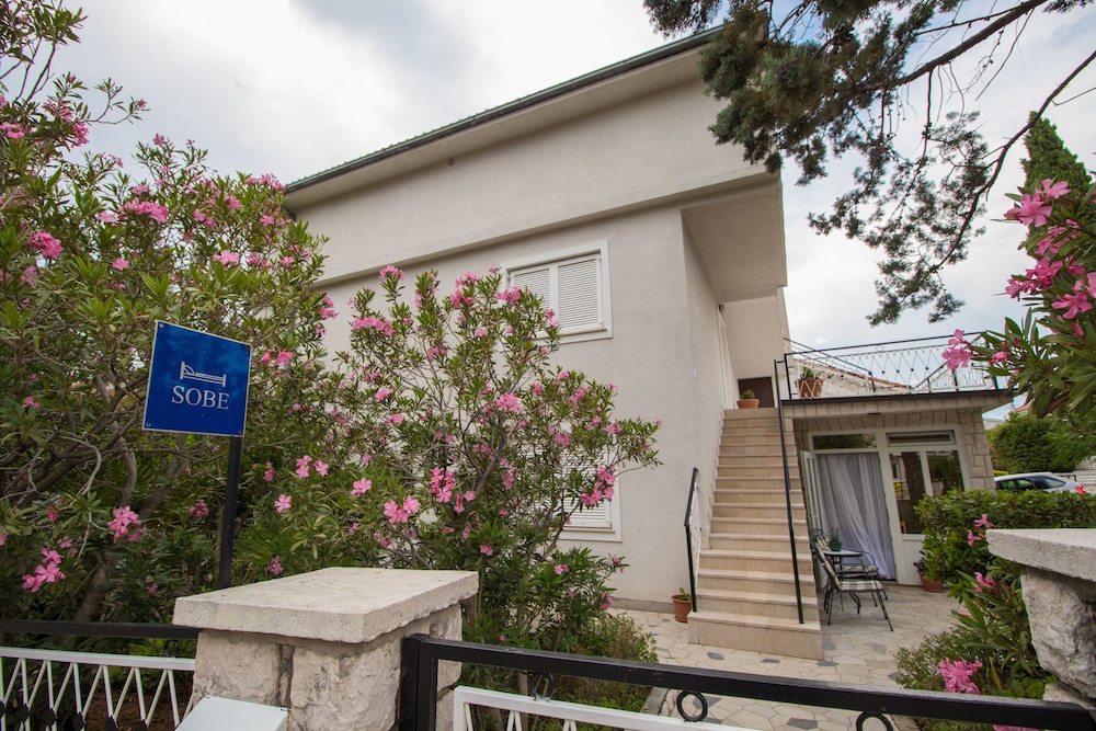 Rooms Sofija - carbon neutral hotel in Selce